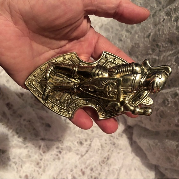 Vintage medieval knight in armour paper clip, 70s , heavy plastic- gently used - Picture 4 of 9